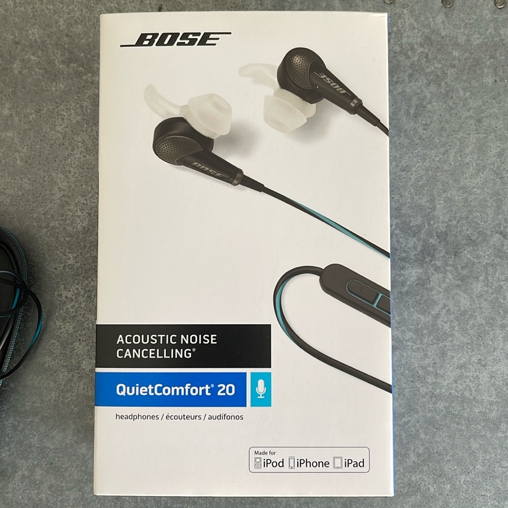 Bose Acoustic Noise Cancelling QuietComfort 20 headphones